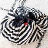 Sac à jouets 2 en 1 Noomad Original Stripes Black Play&Go Ambiance 6