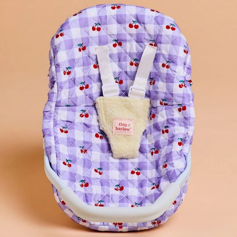 Siège auto pour poupée Cerise Tiny Harlow Ambiance 1