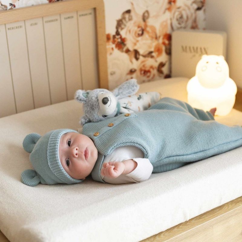 Bonnet Ours en maille Sauge (0-1 mois) Trois Kilos Sept Ambiance 2
