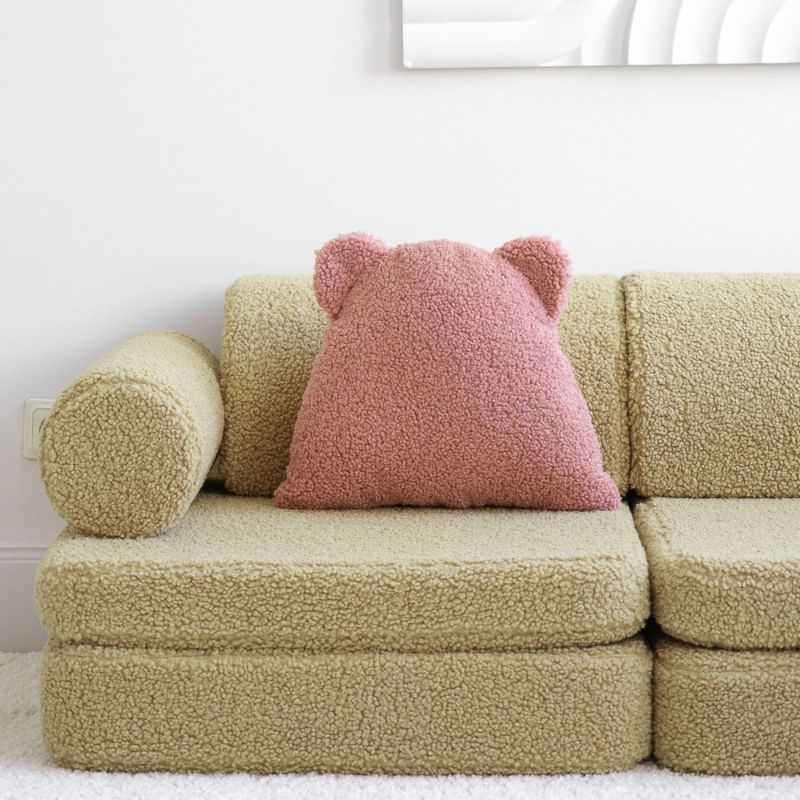 Coussin ours Guava Pink molletonné Wigiwama Ambiance 2