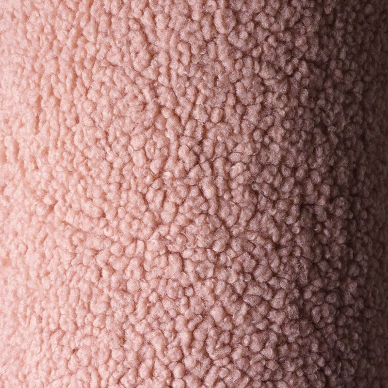 Coussin ours Guava Pink molletonné Wigiwama Ambiance 6