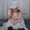 Jouet sensoriel en silicone Flower Pastel Mushie Ambiance 3