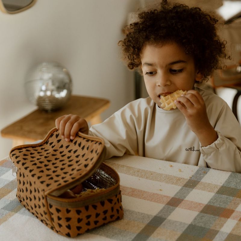 Sac à goûter isotherme Cœurs Noisette Atelier Wagram Ambiance 2