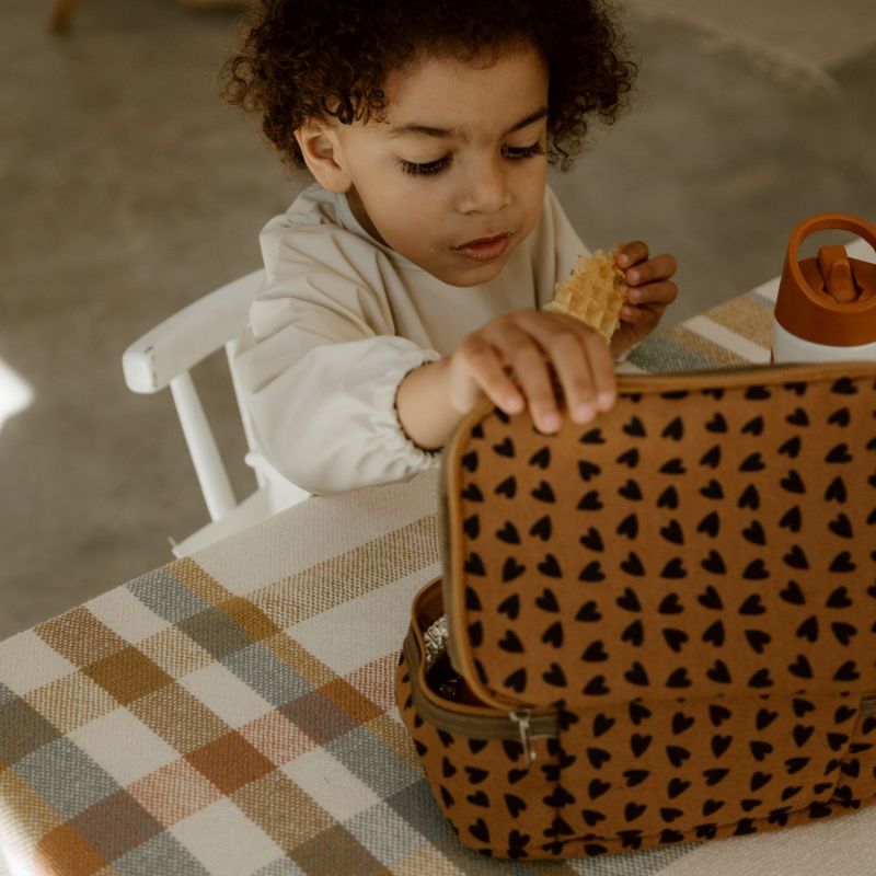 Sac à goûter isotherme Cœurs Noisette Atelier Wagram Ambiance 4