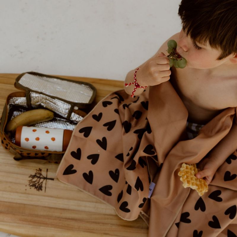 Sac à goûter isotherme Cœurs Noisette Atelier Wagram Ambiance 5