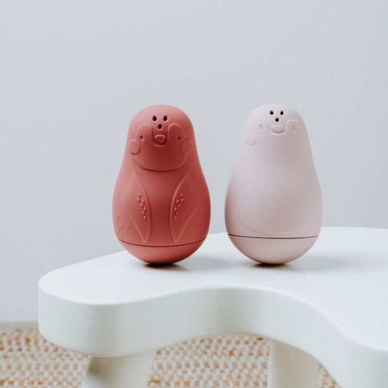 Lot de 2 jouets de bain Pingouin Stone Red-Vieux Rose Baby's Only Ambiance 2