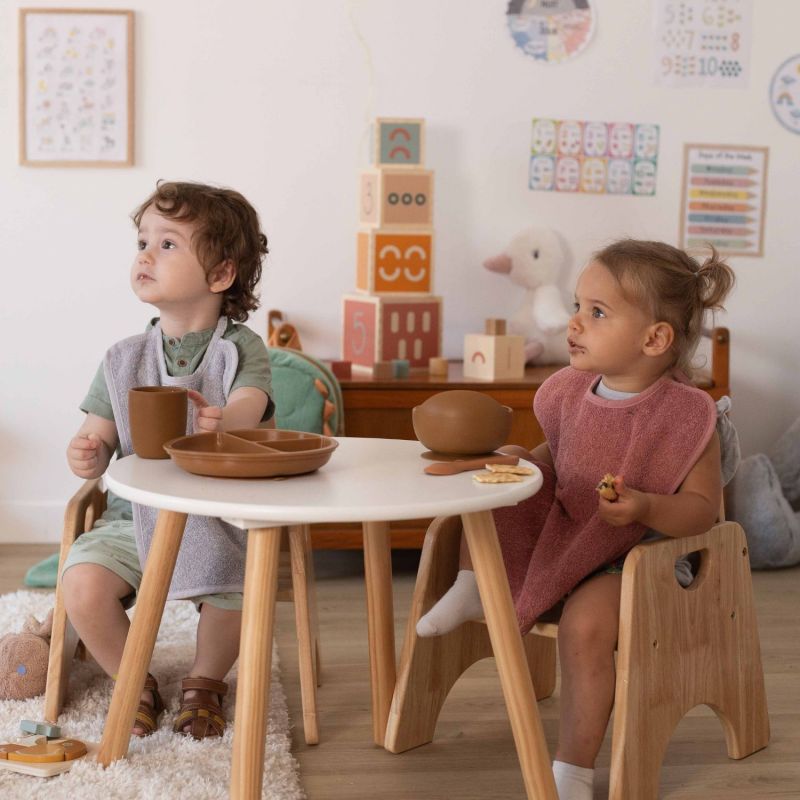 Bavoir à lacets en éponge Rose Trois Kilos Sept Ambiance 3