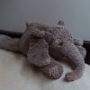 Peluche bruit blanc George l'éléphant gris  par FLOW