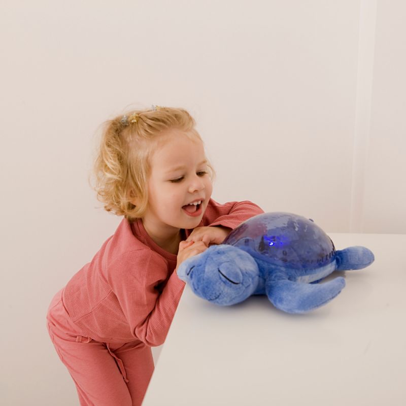 Veilleuse peluche Tranquil Turtle Océan (rechargeable) Cloud B Ambiance 6
