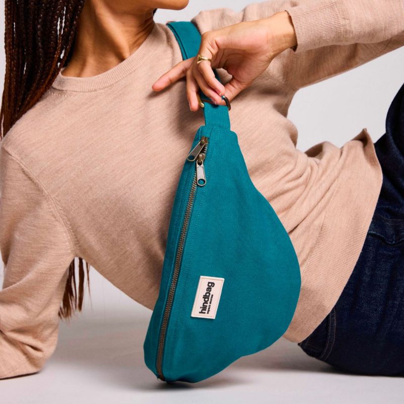 Sac banane Sasha L Bleu Paon Hindbag Ambiance 4