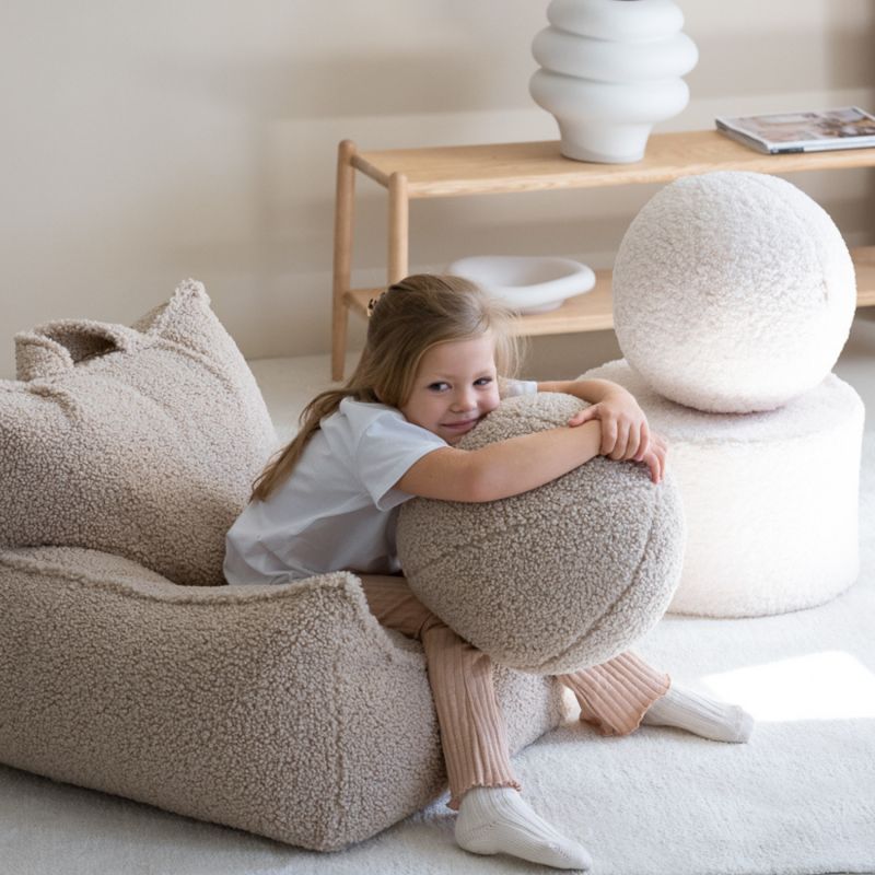 Coussin balle Cream White molletonné Wigiwama Ambiance 4