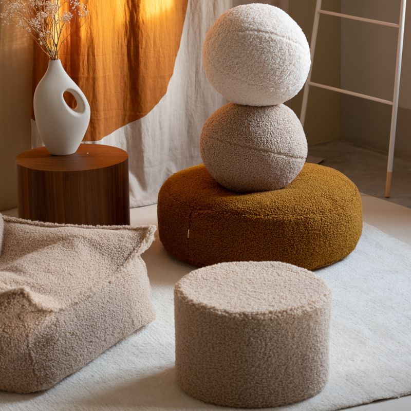 Coussin balle Cream White molletonné Wigiwama Ambiance 5