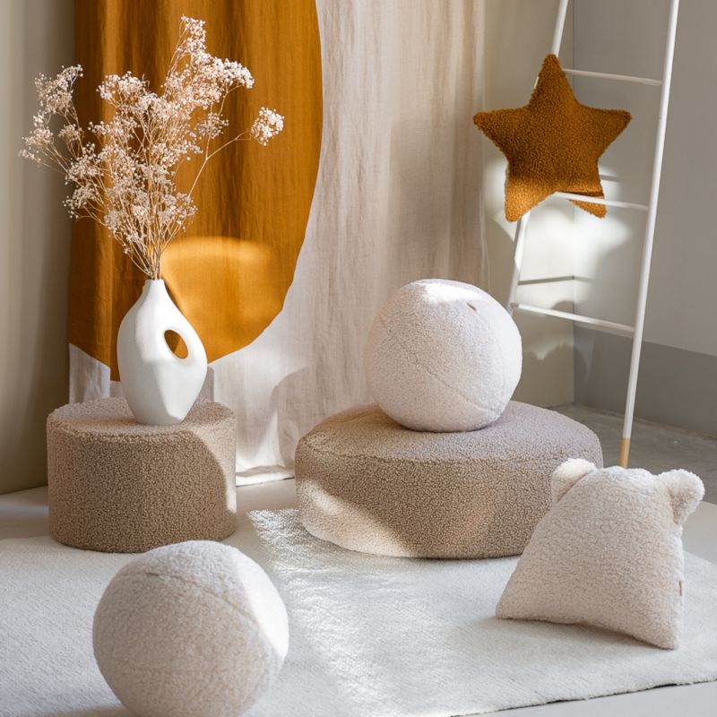 Coussin balle Cream White molletonné Wigiwama Ambiance 6