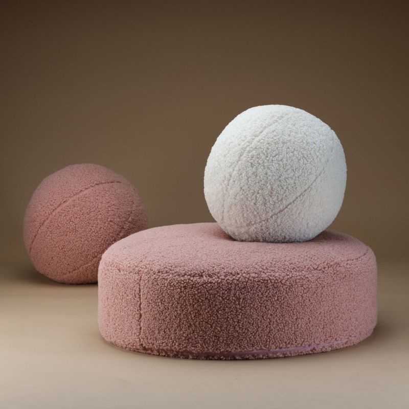 Coussin balle Cream White molletonné Wigiwama Ambiance 8