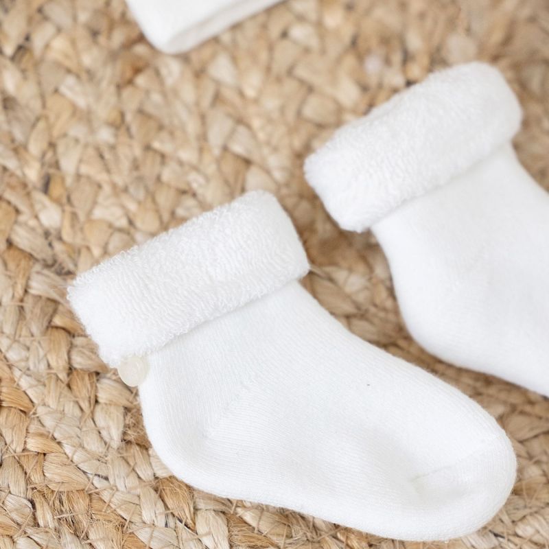 kit naissance bonnet chaussettes mouffles en coton bio Tartine et Chocolat Ambiance 3