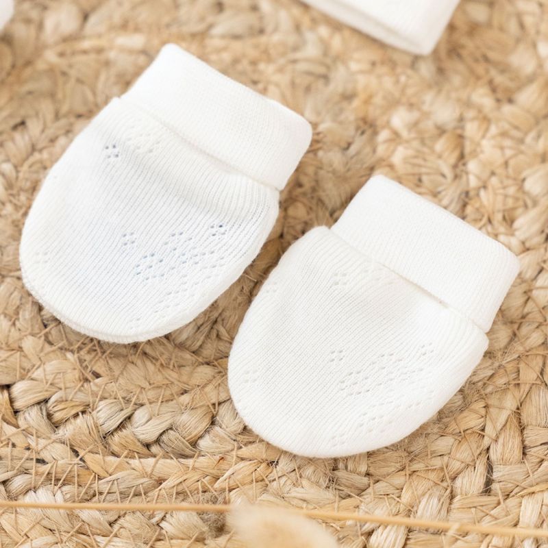 kit naissance bonnet chaussettes mouffles en coton bio Tartine et Chocolat Ambiance 5