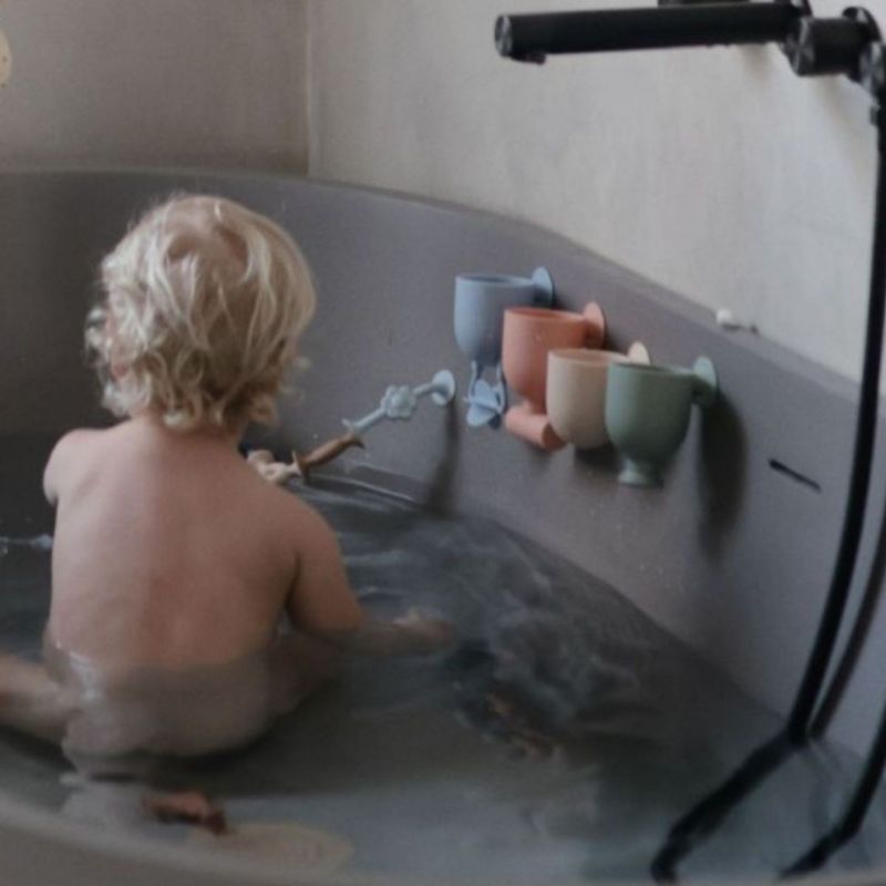 Set de jouets de bain Pour and Play (4 pièces) Mushie Ambiance 3