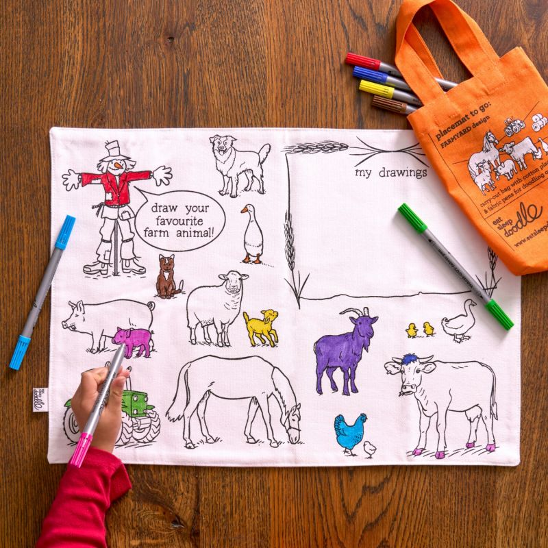 Set de table à colorier lavable et réutilisable Ferme avec 10 feutres Eatsleepdoodle Ambiance 4