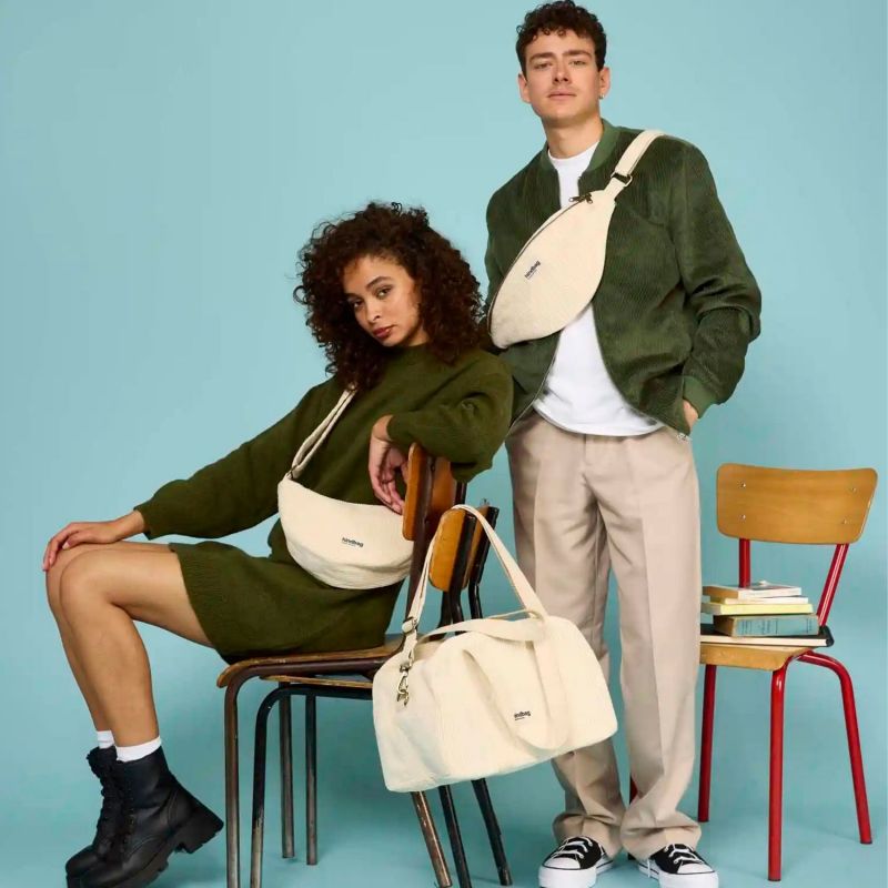 Sac banane Sasha L Velours Beige Hindbag Ambiance 5