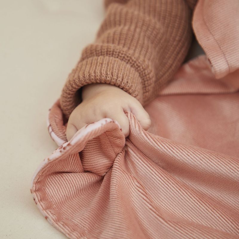Ma couverture doudou Terracotta Kaloo Ambiance 6