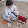 Kit pour repas de poupon en bois  par Plan Toys