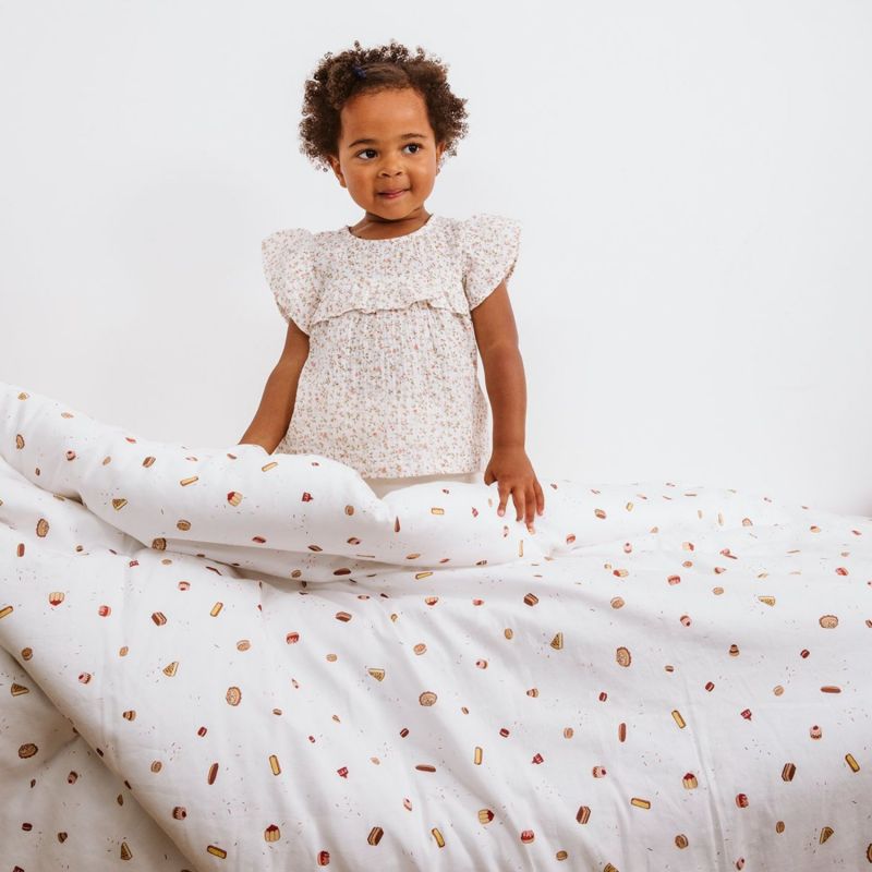 Housse de couette en coton bio Gourmandises (75 x 120 cm) Kadolis Ambiance 3