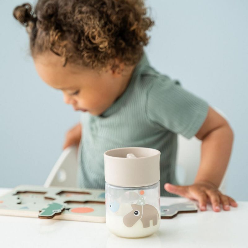 Tasse d'apprentissage 360° Celebration Sable Done by Deer Ambiance 5