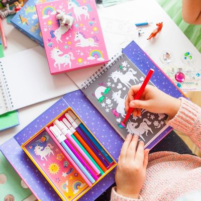 Set de coloriage magie des licornes