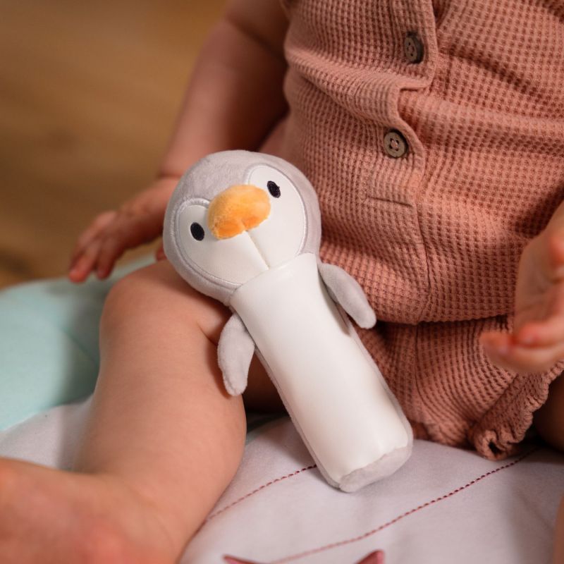 Hochet pouêt Martin le Pingouin Little Big Friends Ambiance 2