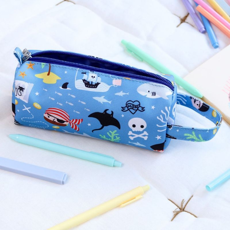 Trousse scolaire Pirates A Little Lovely Company Ambiance 2