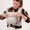 Porte bébé PhysioCarrier V2 Or Blanc Love Radius Ambiance 6