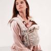 Porte bébé PhysioCarrier V2 Or Blanc Love Radius Ambiance 9