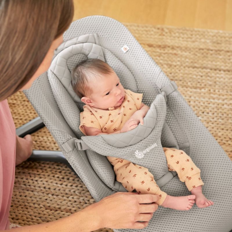 Transat Evolve 3 en 1 Mesh Gris Clair Ergobaby Ambiance 2