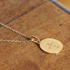 Collier chaîne Croix Oxyde de Zirconium (plaqué or)