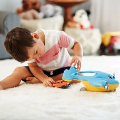 Avion cargo et mini voiture