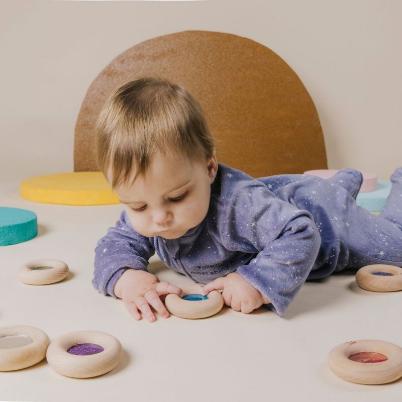 Hochet sensoriel Calm Donut bleue Petit Boum Ambiance 2