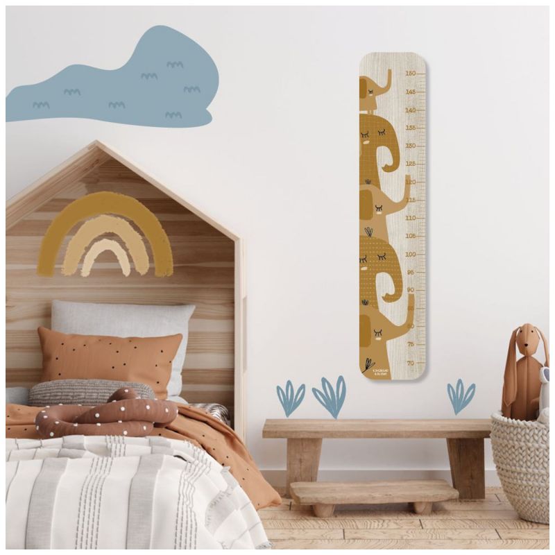 Toise en bois Isidore éléphant caramel personnalisable Charlie et Suzie Ambiance 3