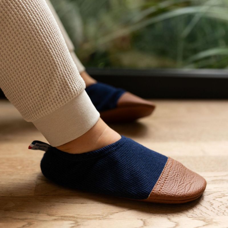 Chaussons Les Petits Jerseys Bleu Profond (pointures 21-23) Les Pas Petits Ambiance 2