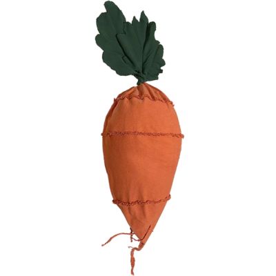 Pouf géant Cathy la carotte x Oli & Carol (100 x 55 cm)  par Lorena Canals