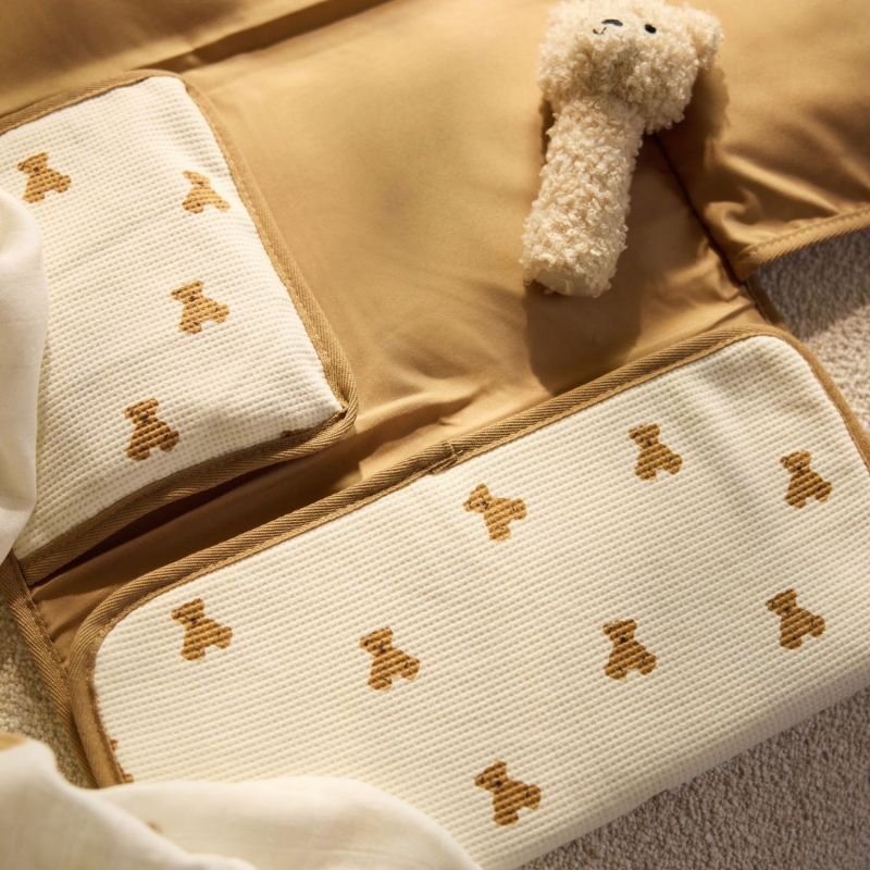 Tapis à langer nomade Little Waffle Mini Teddy Bear Jollein Ambiance 2