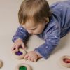 Hochet sensoriel Calm Donut violette Petit Boum Ambiance 2