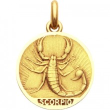 Médaille signe Scorpion (or jaune 750°)  par Becker