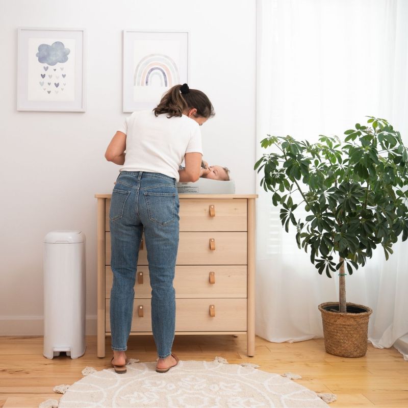 Poubelle à couches Platinium Blanche avec recharge Diaper Genie Ambiance 2