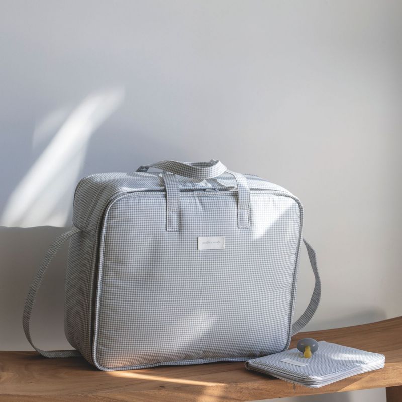 Valise de maternité Little Bloom Vichy Gris Pasito a pasito Ambiance 2