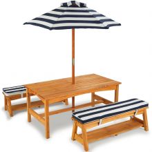 Table en bois avec 2 bancs et parasol bleu marine  par KidKraft