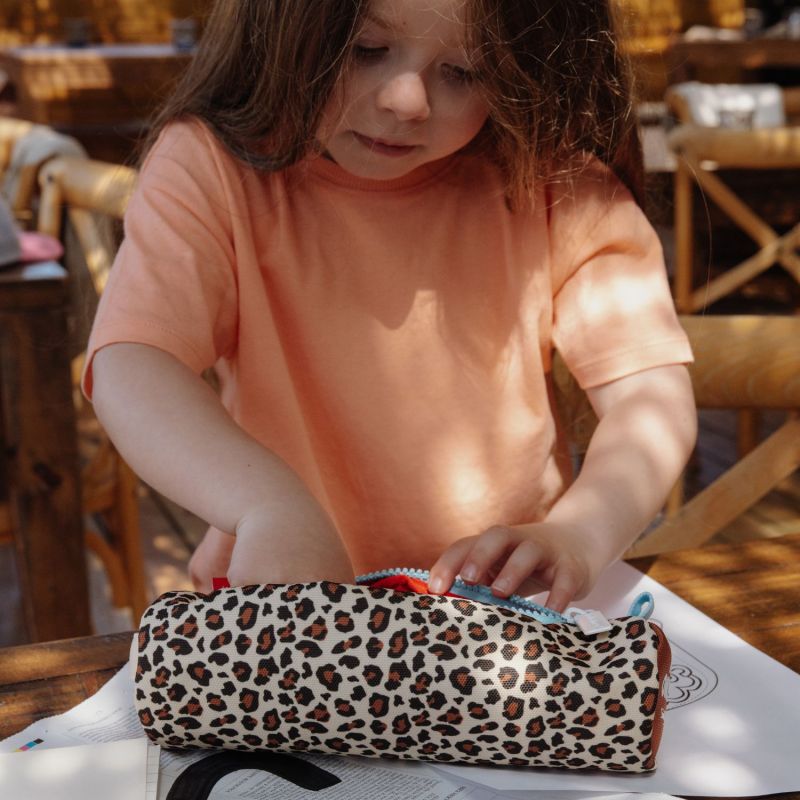 Trousse scolaire ronde Léopard Hello Hossy Ambiance 6