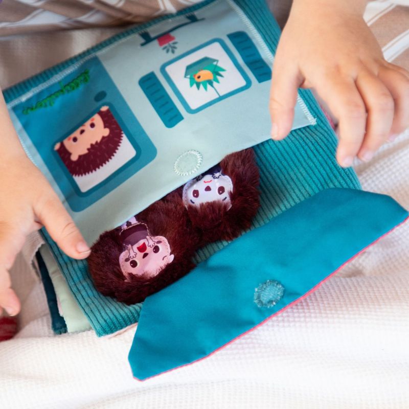 Livre d'activités en tissu Emotions de Leon Lilliputiens Ambiance 8