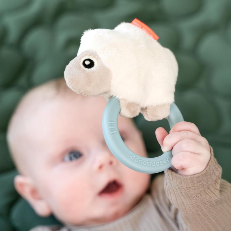 Hochet avec anneau de dentition Sheepy Bleu Done by Deer Ambiance 4