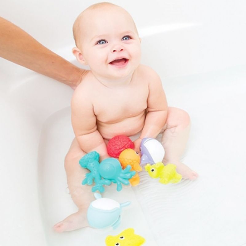 Image d'ambiance de présentation du produit Coffret jouets de bain Aquarium (8 pièces) - Infantino