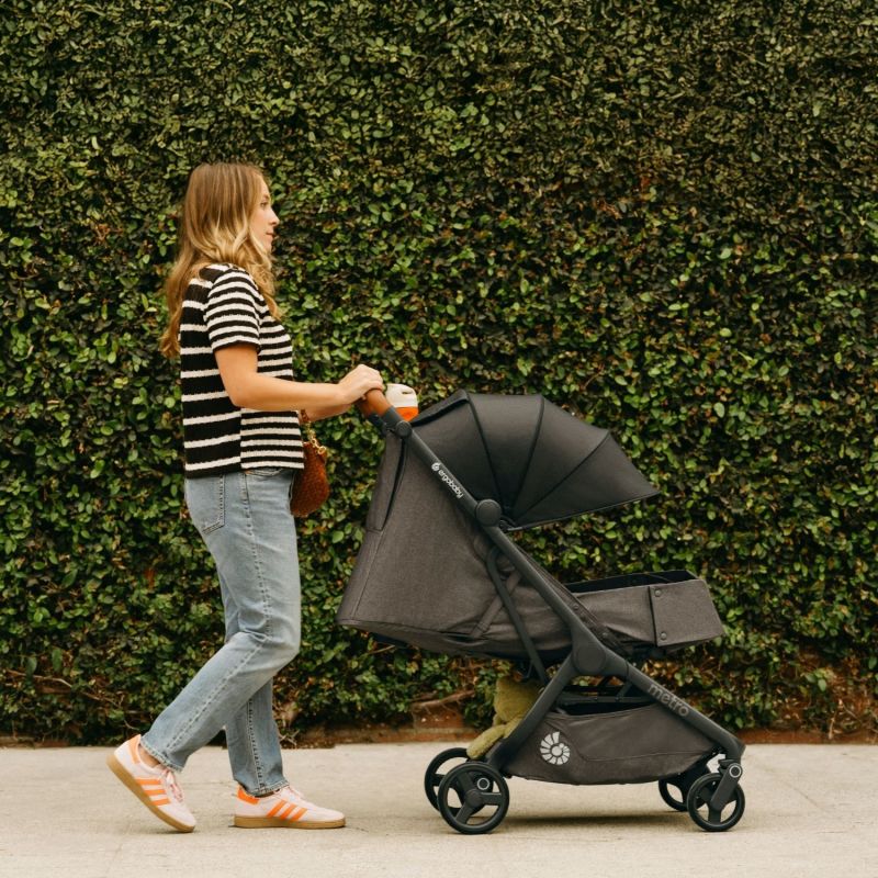 Poussette Metro 3 Deluxe Jet Black Ergobaby Ambiance 2